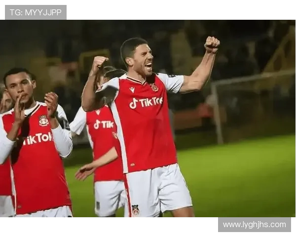 布莱克本与冈本的精彩对决揭示足球战术的博弈与激情